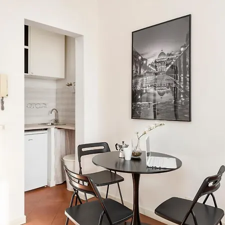 White Flat Termini * روما