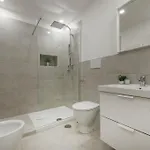 白色特米尼公寓 *