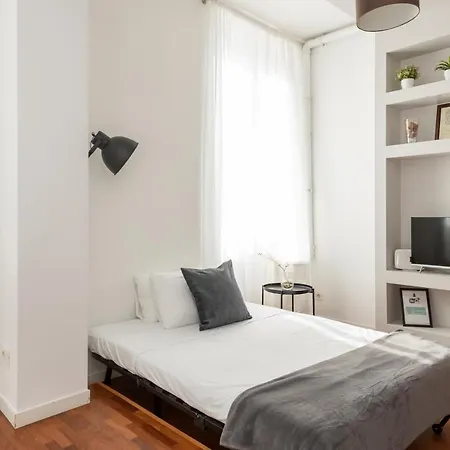 화이트 플랫 테르미니 아파트 로마