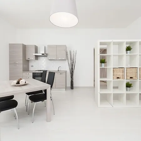 White Flat Termini شقة