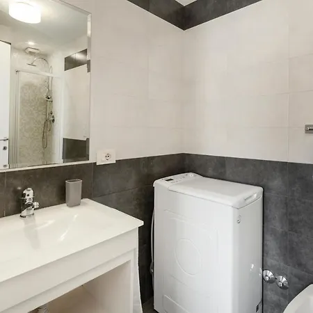 White Flat Termini דירה *