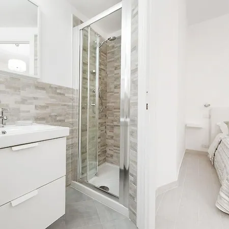 White Flat Termini Rom